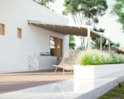 weisse Pergola auf Terrasse